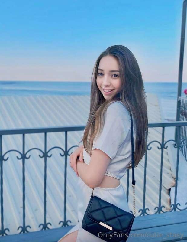 ## Free sub ❤️‍🔥 @miaang this busty horny girl loves jerking..