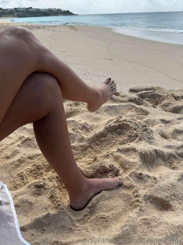 Sandy toes 🏝️