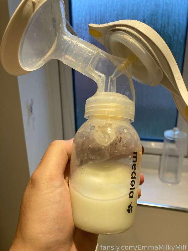 New pump just arrived! Thought I’d test it out quickly 🍼
#milk #milky #pumping #lactation #lactating #breastmilk 