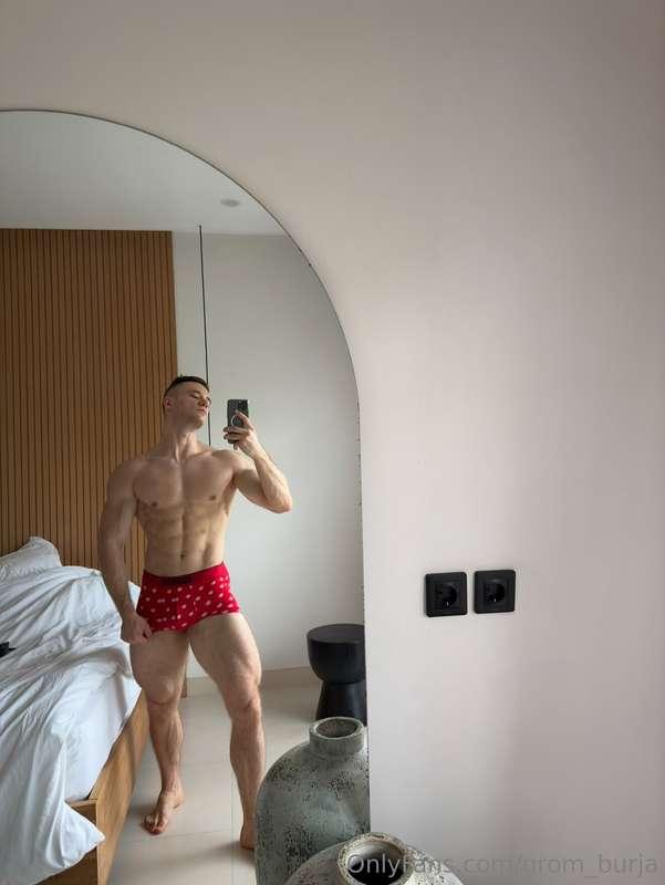 Looking good😏More content and my sex tapes are on my VIP pag..