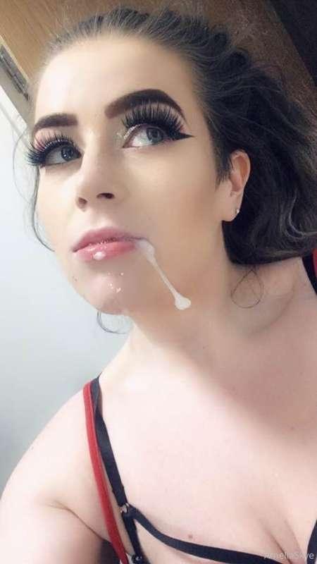 Flashback Friday 💫 💦 
Also, I’m filming my domme style JOI t..