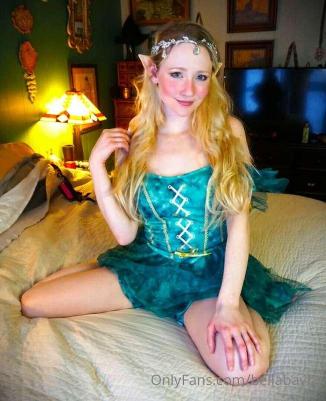 Wanna be teased by this cute little fairy? 🧚‍♀️