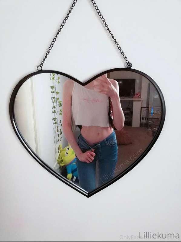 am I cute in jeans? 😋 todays photos will be me slowly removi..