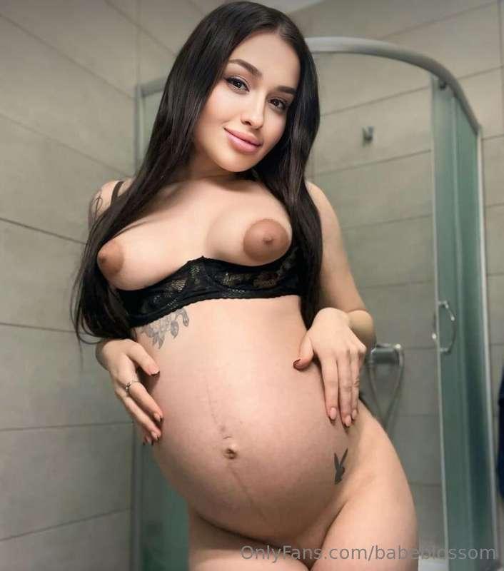 🤰💦 FREE SUBSCRIPTION 💦🤰 Sweet pregnant mommy @rihanna_nero i..