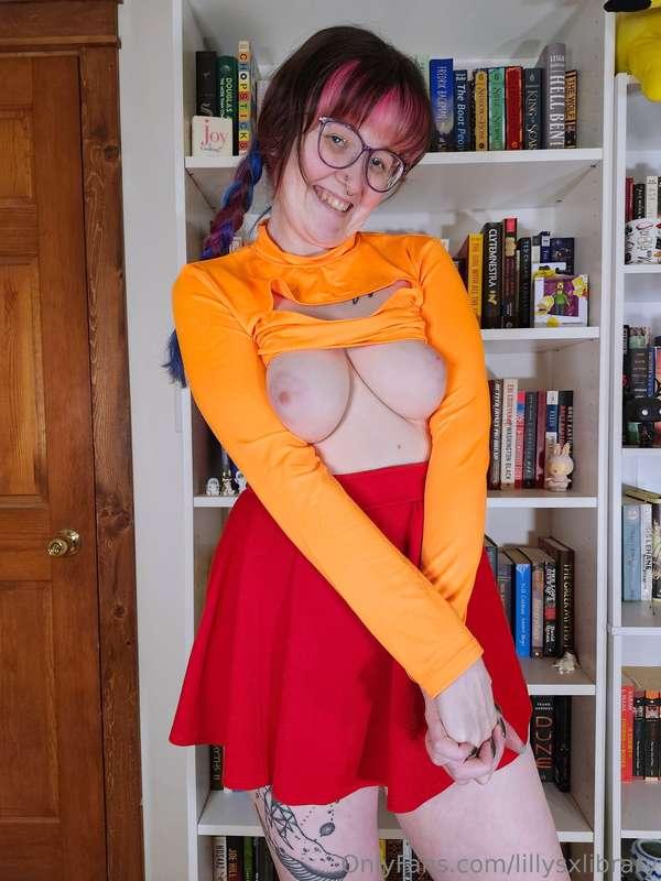 Jinkies and happy Thursday!! I don't know about you guys, bu..