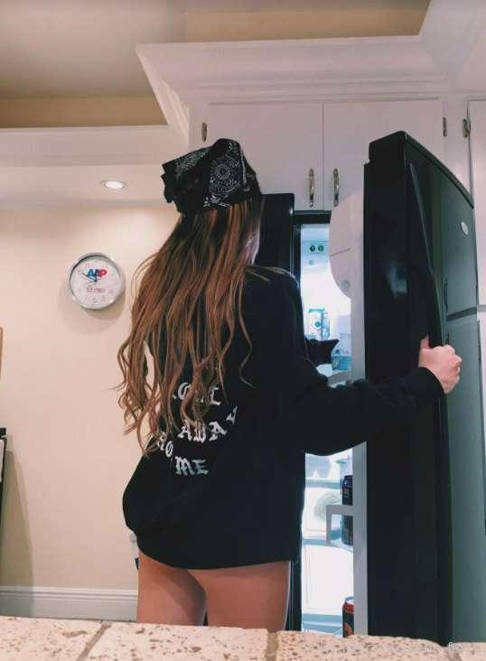 Where are my 🍑 people? TIP $5 to get a SURPRISE in your inbo..