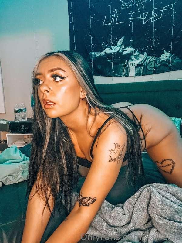 Whos wants to sext rn? Tip me $50 rn and lemme make you cum ..
