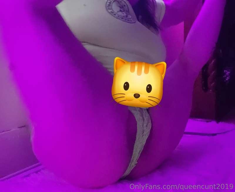 Not me trying to see if I can put my legs behind my head. No..