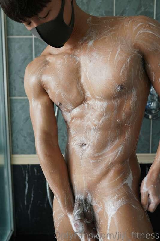 Soapy and oily in the shower🧼