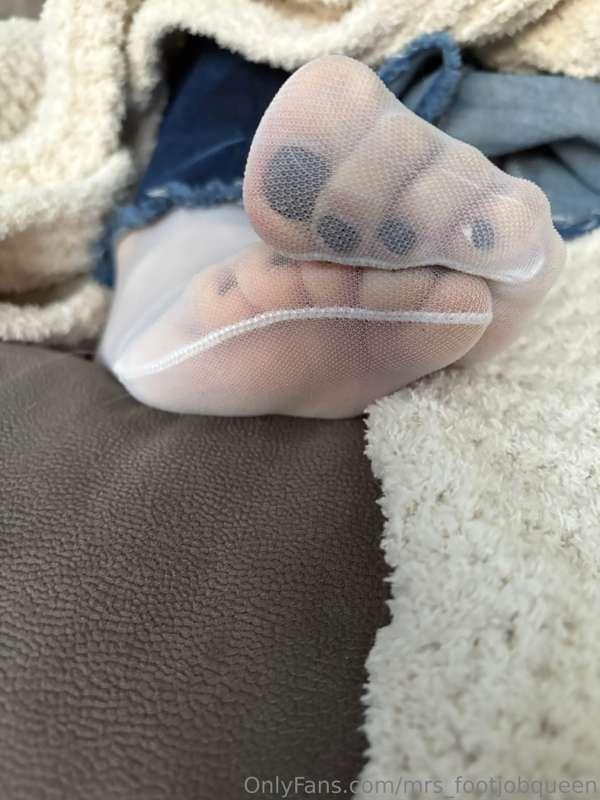 mrs_footjobqueen image #11