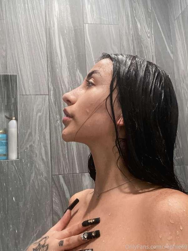 let’s save water lol why am I single 🥺