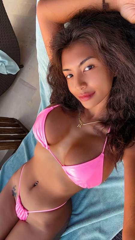 Would you like to chill with me, baby? 🍸👙