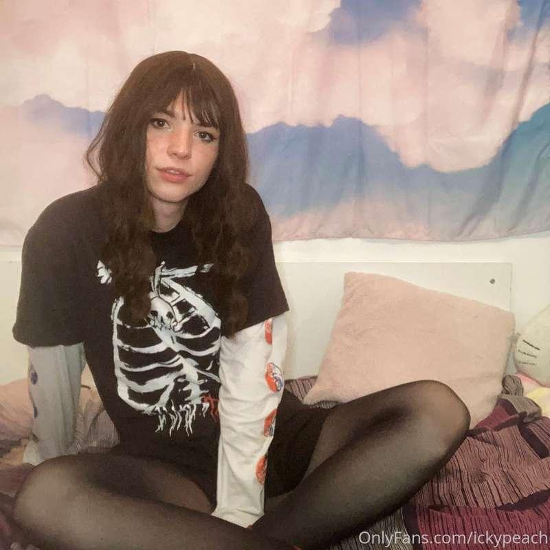 ON /// UNDIES /// OFF 😜

I love when I see these online so t..
