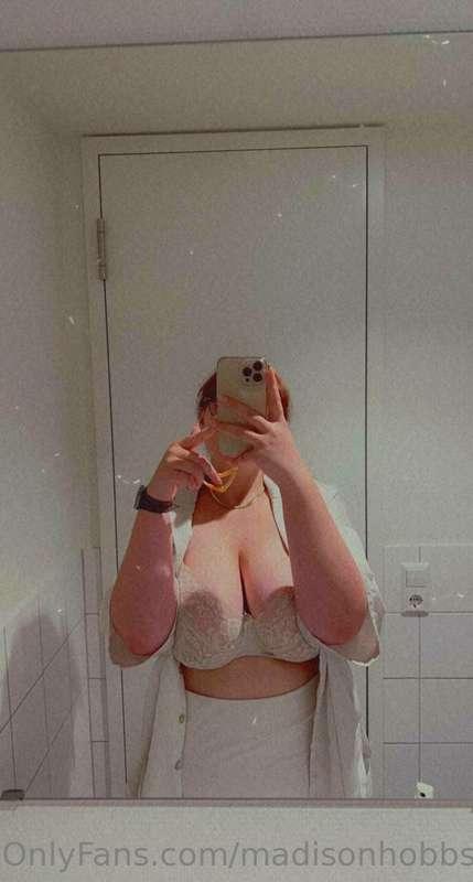 short picture on the toilet in the university haha I'm shy b..