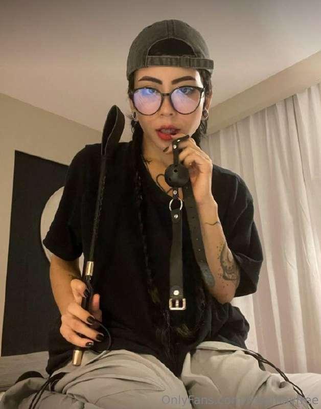 ***⚫️ Unleash Your Inner 🌸 with Me, Roxy ⚫️*** At first glan..