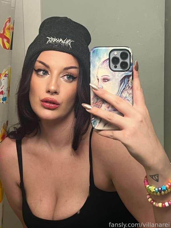 This beanie is actually part of my own merch line 🤭 

#fyp #goth #purplehair #gothgirl #tallgirl #tall #beanie #cleavage 