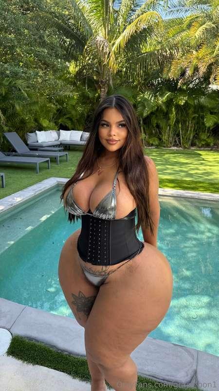 Can you carry all of this ass? 😈