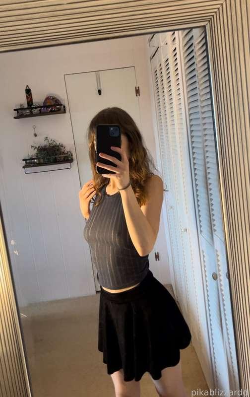 What is your favourite colour? Comment below! ☺️

Mine is purple, and I often love all shades of purple, but lavender might be my favourite shade. 💜💜

#cute #fyp #brunette #girl 