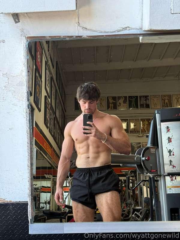 The good stuff doesn’t stay here on my free page😈 My VIP PAG..