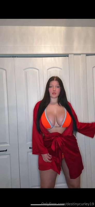 Should I do some sexy bikini content 💦🥰