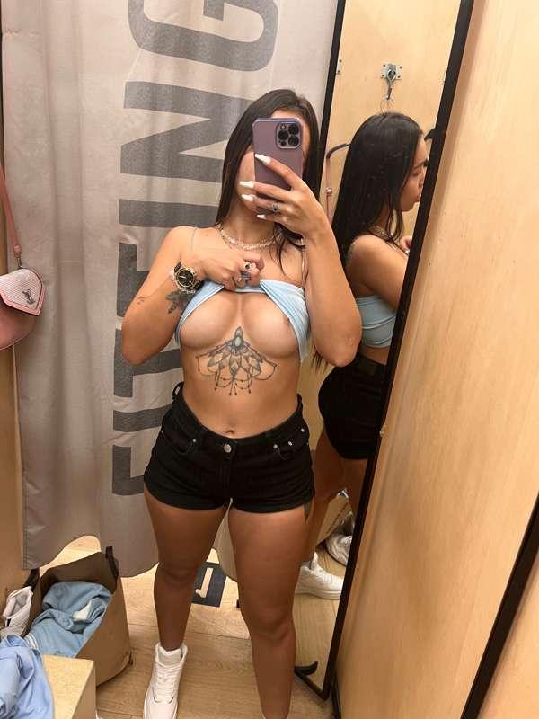 De compras 🛍   Como me quedó la blusa? 🙈bueno si se alcanza ..
