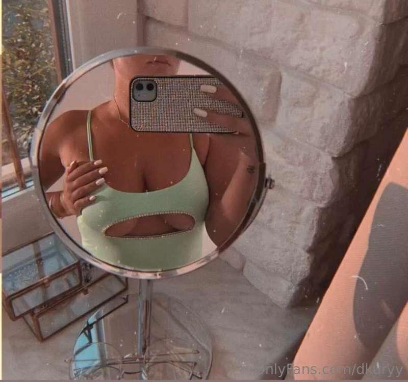 My hottest pics, let's play a little bit. 🤫🔥