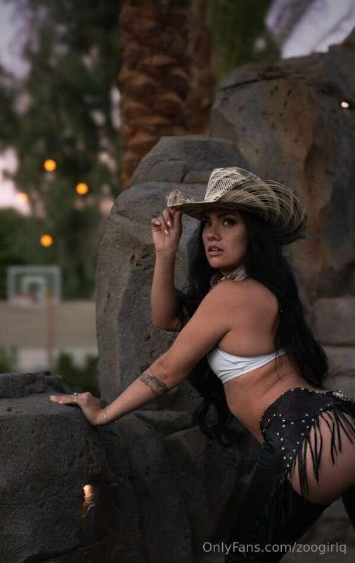 check your dms to playyyy with me 😈🤠