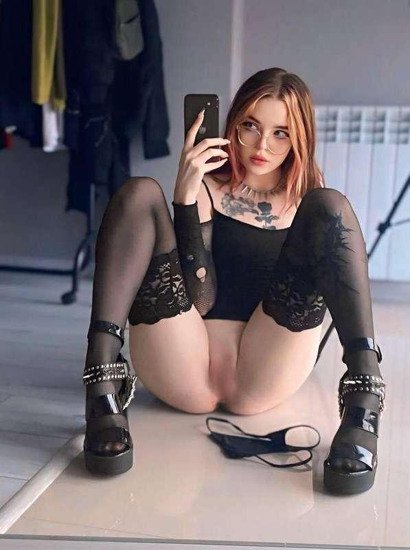 A real naughty slut @ameeee Want to see what she can do in p..