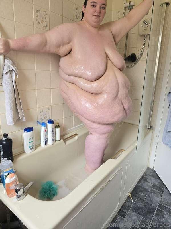 Shower goddess