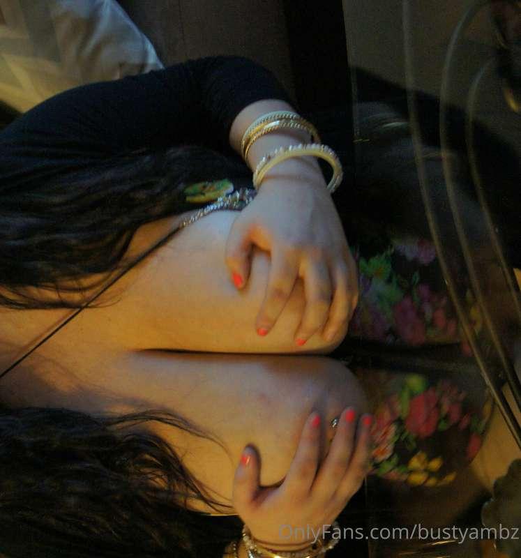 bustyambz image #1