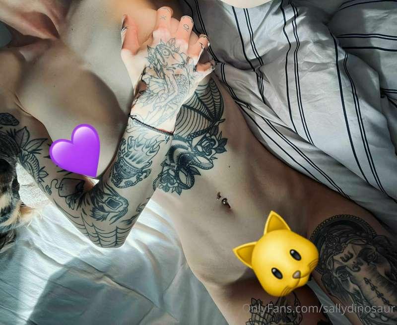 tip me sth for a few full nudes in bed 😋🥰