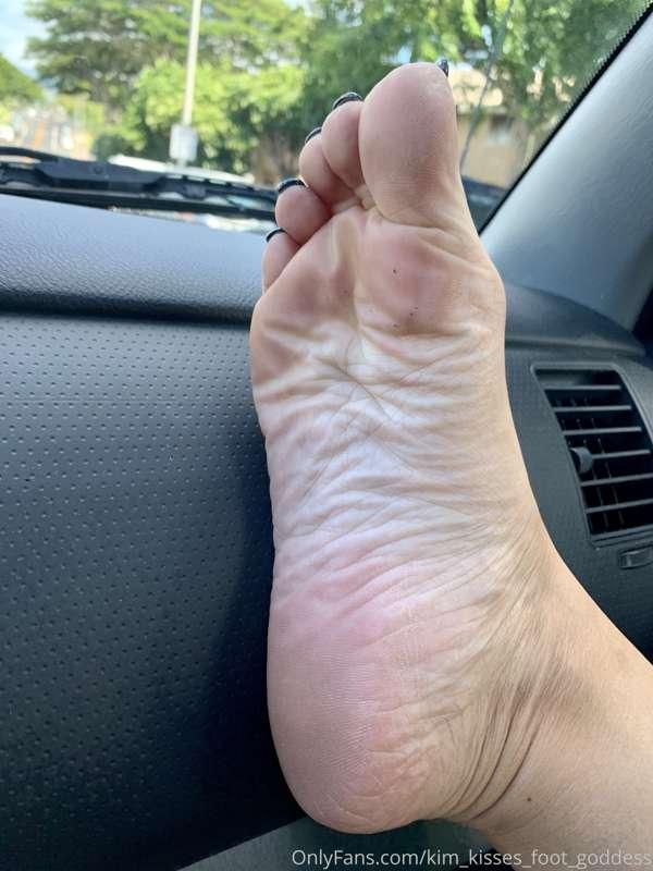 Soles on the dash 😘kisses