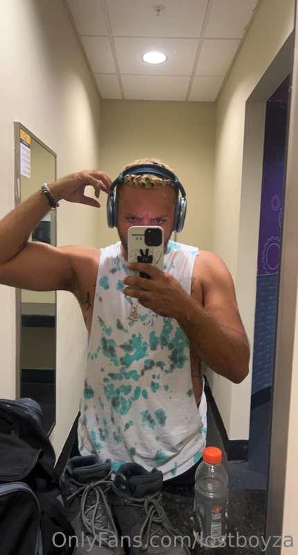good morning 😅 who wanna workout w me ?