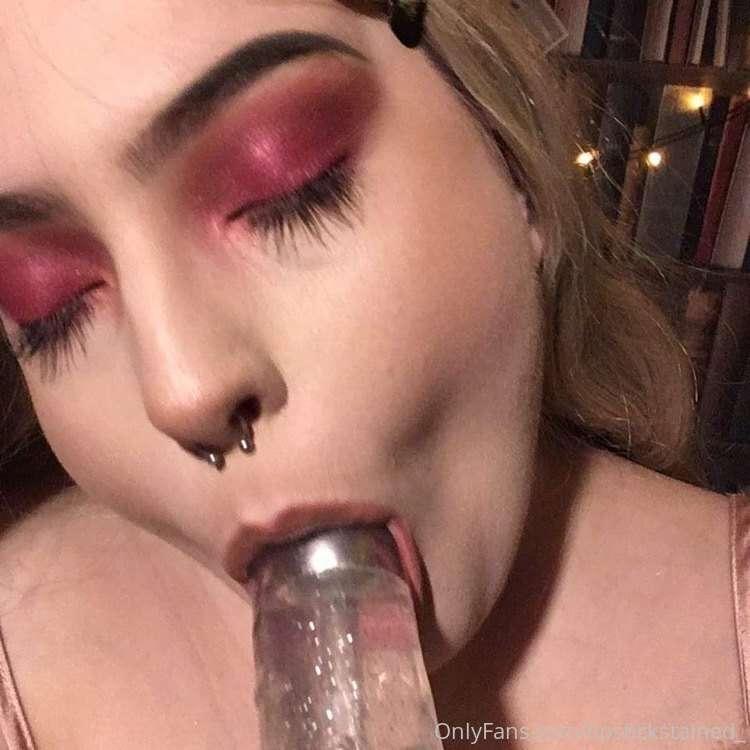 lipstickstained_ image #0