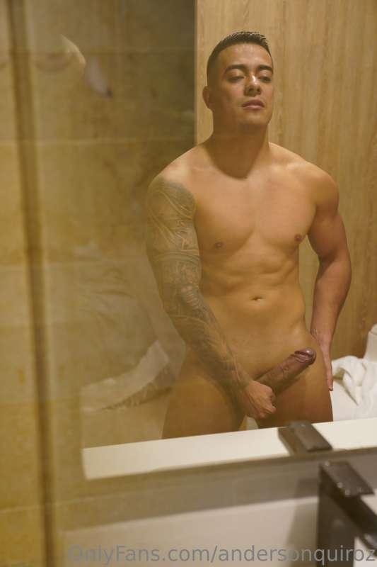 A rich shower before bed!! 😈🍆💦🔥

Una rica ducha antes de dor..