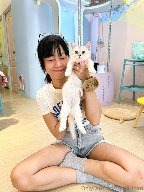 Meow & ice cream 🐱🍨