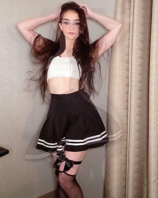 I love twirling in skirts 🧡