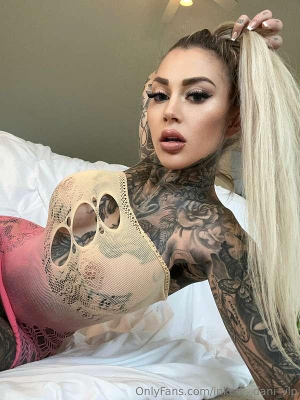 Do you always stare like that, or am I special? 🤤😈