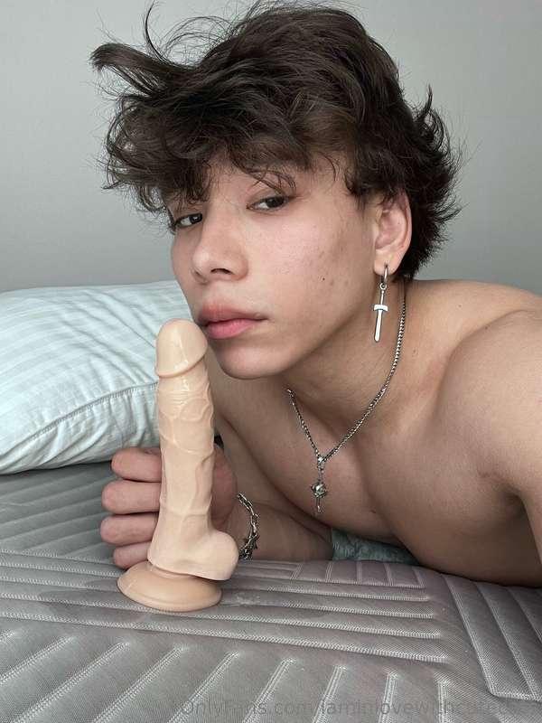 Give this cock the attention it deserves. Go on, show me you..