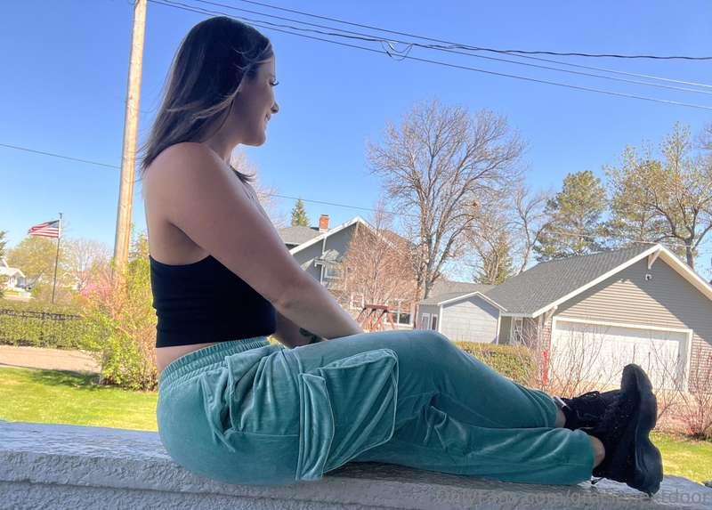 Come hang out with me