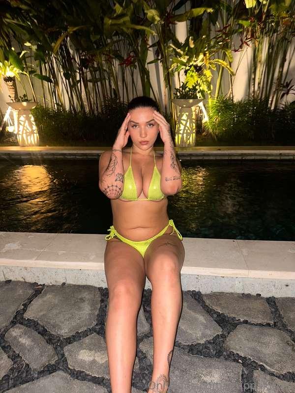 💦 I see you staring at me 💦