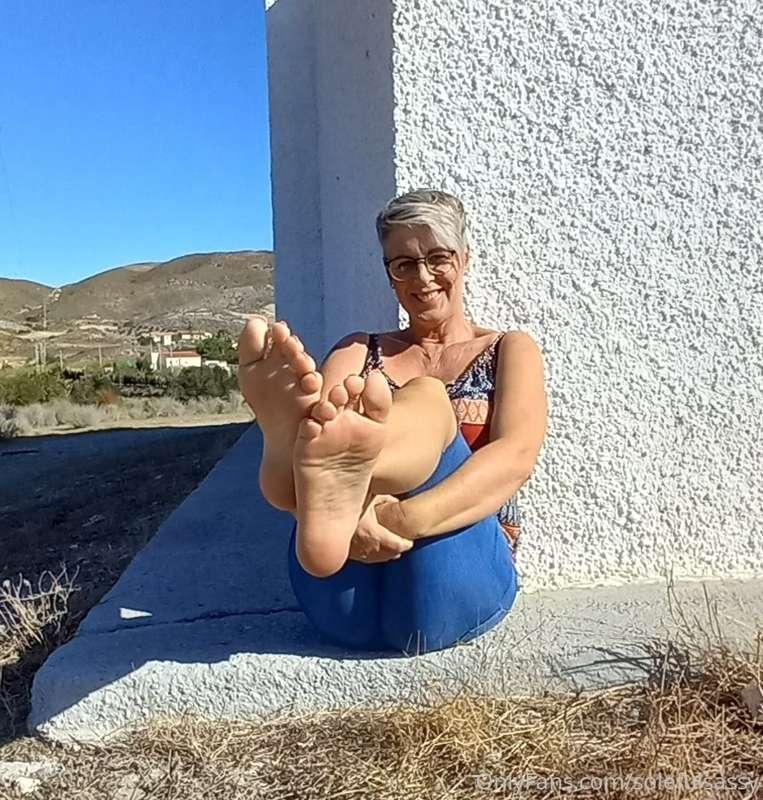 Some outdoor pics! 🧡 Let's have some foot fun in the sun!🧡