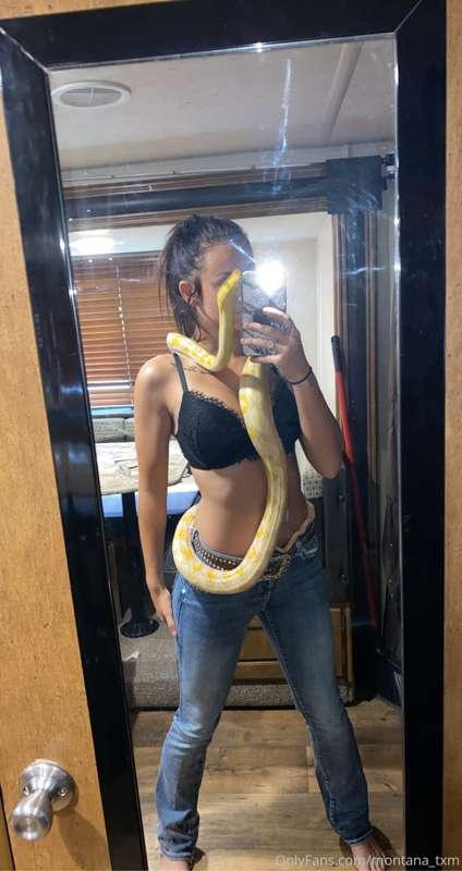 I like my 🐍 big 🥵👅