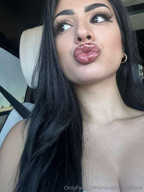 These lips wet enough for u? 💋