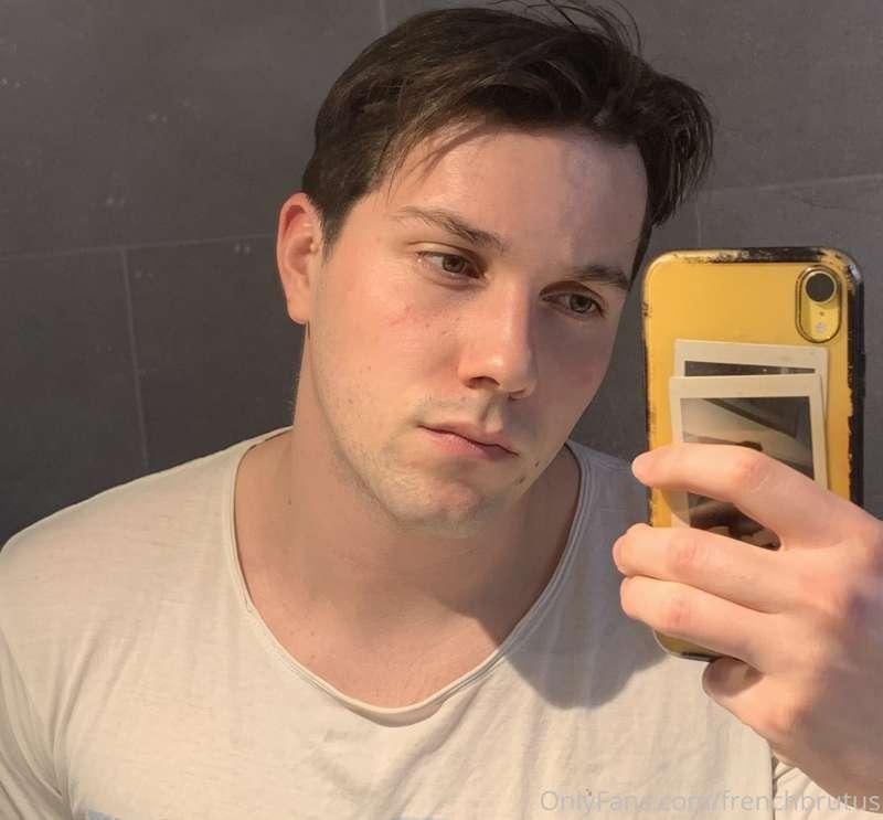 Pretty boy with the fucked up mind