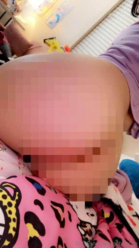 BARE ASS PIC as a treat 🍑 😜 I’m feeling soo sore right now a..