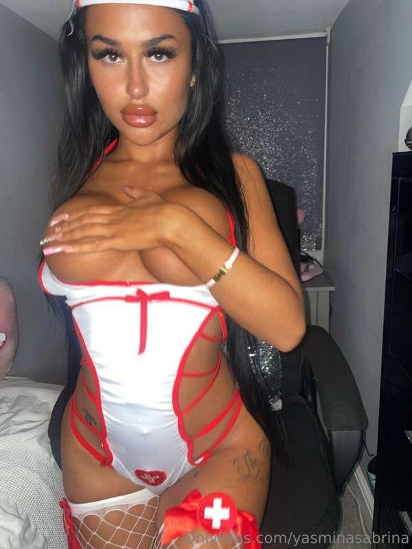 Who wants to see the nurse get naked and horny ?👩🏻‍⚕️🩺💋