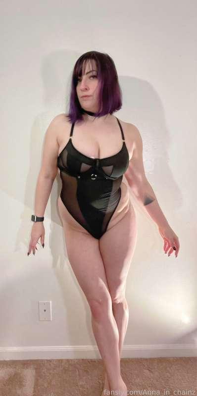 Hope your weekend was good! Ill be shooting more anal content tonight. Im slowly training for bigger toys! 💜

#fyp #goth #alternative