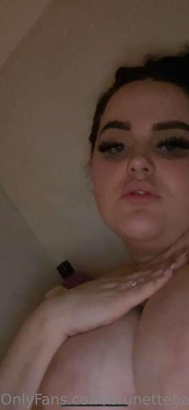Who wants to see my boobs bounce in the bath😉