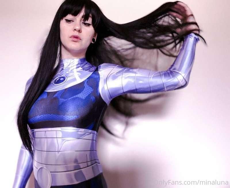 Working on something neww🖤💜